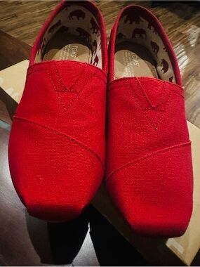 NEW Toms Men's 8 (eu 40.5) unisex Red Canvas Slip-On Loafers